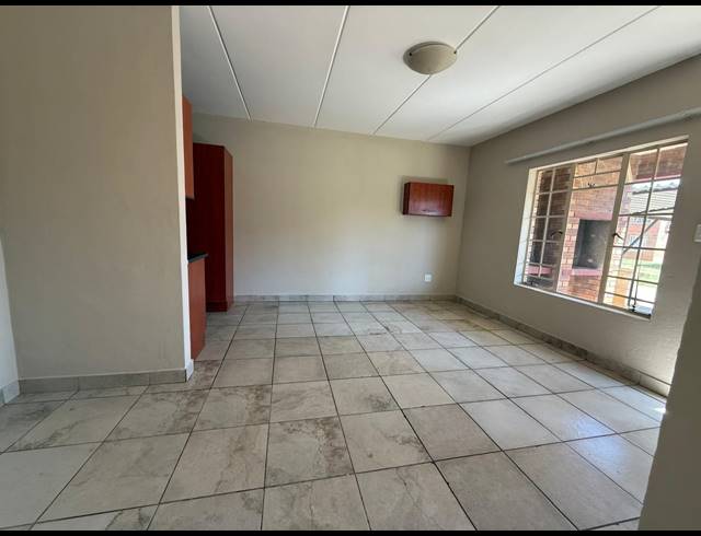 2 BEDROOM APARTMENT FOR SALE IN WATERVAL EAST